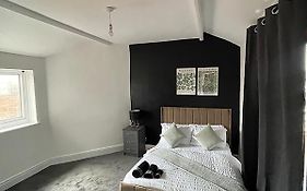 Spacious 6-Bedroom Home In Bedes, Blackpool